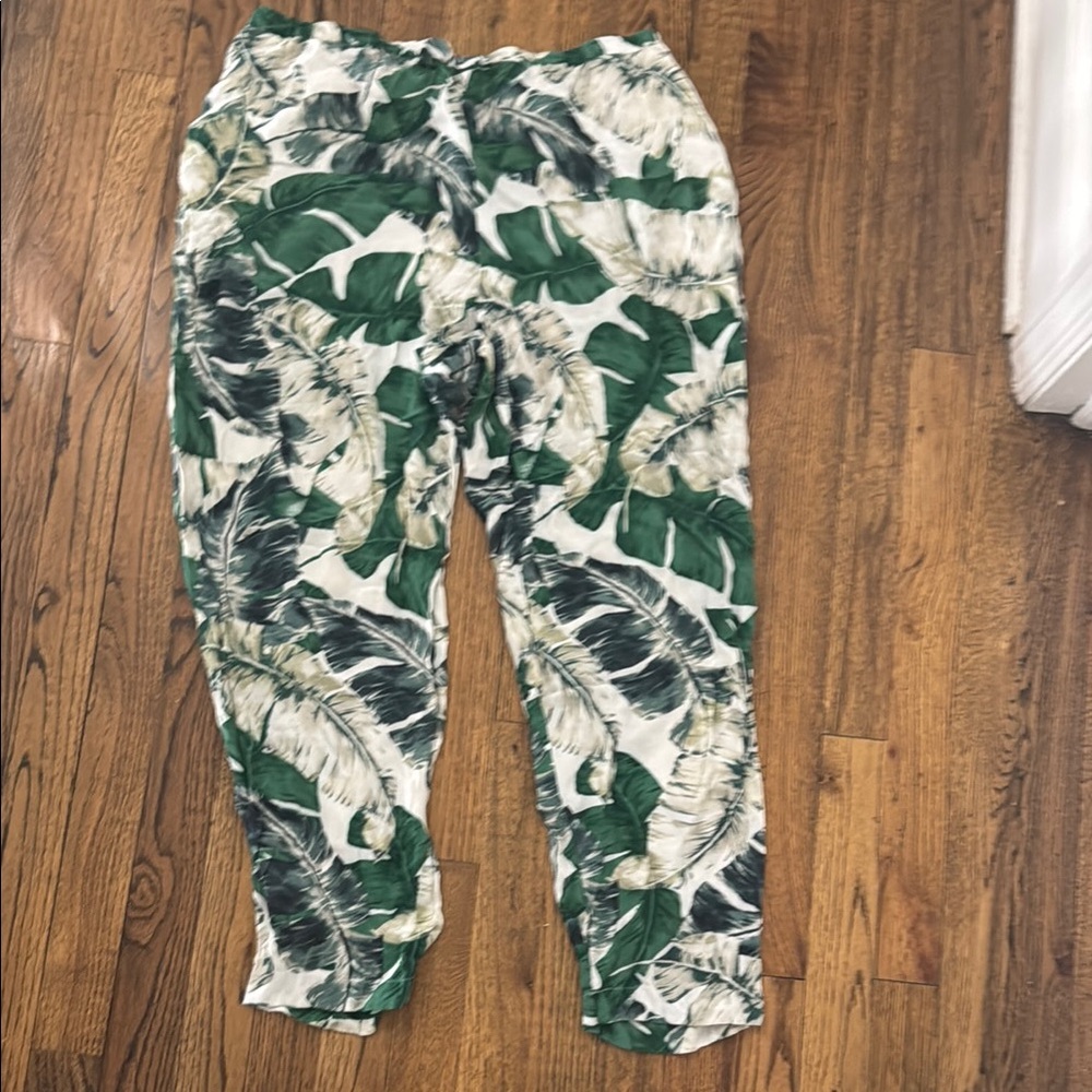 Vince Camuto Tropical Leaf Print  Pants large